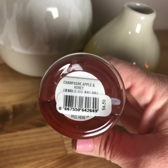 💥 SOLD Champagne Apple Honey Body Spray NWT - Picture 2 of 3